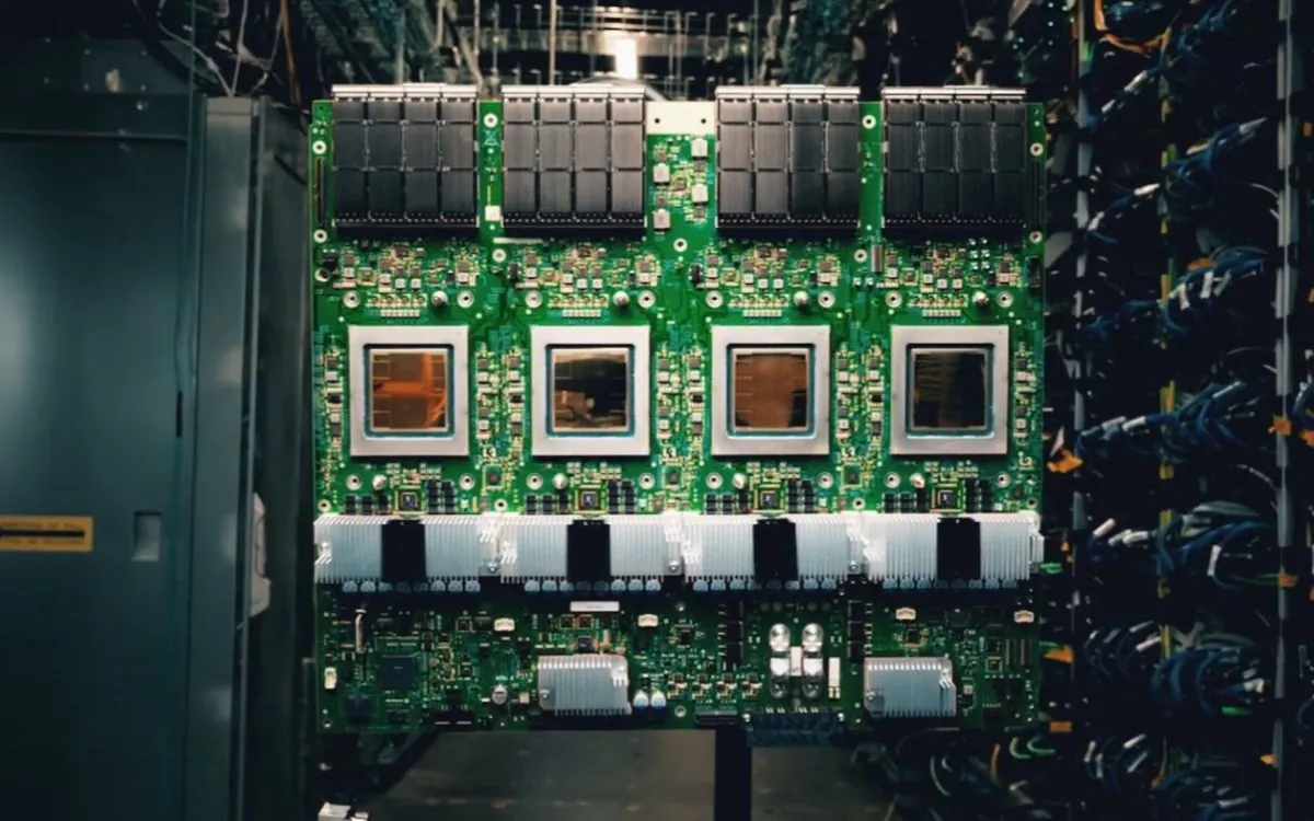 Imagem de divulgação do chip IA Google Ironwood