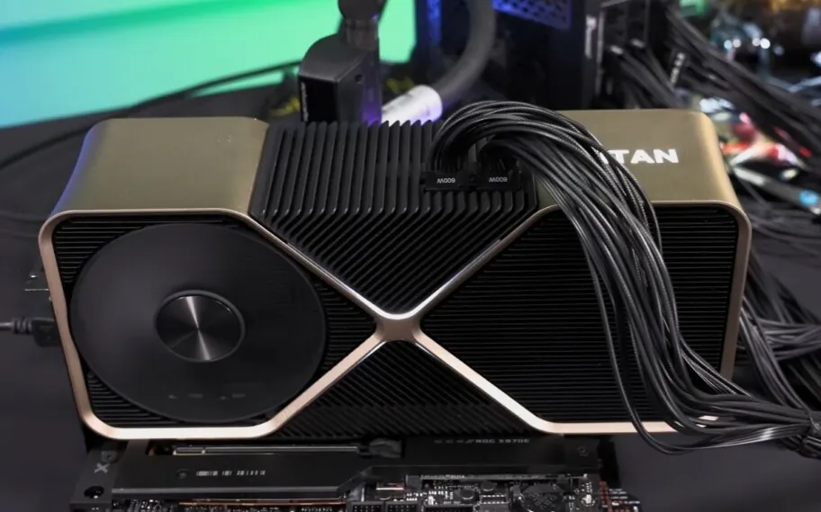 RTX Titan Ada usa dois conectores de 16 pinos