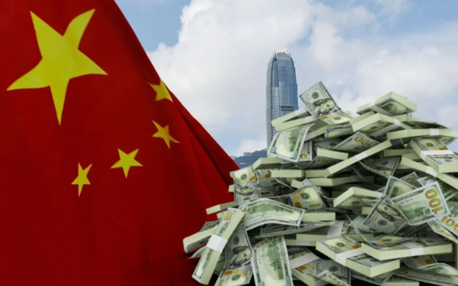 Bandeira da China ao lado de pilha de dinheiro