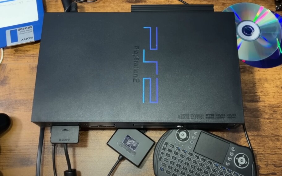 PlayStation 2 é transformado em um PC rodando Windows 95