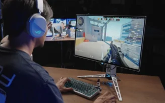 Tony Yu mostra novo monitor da ASUS