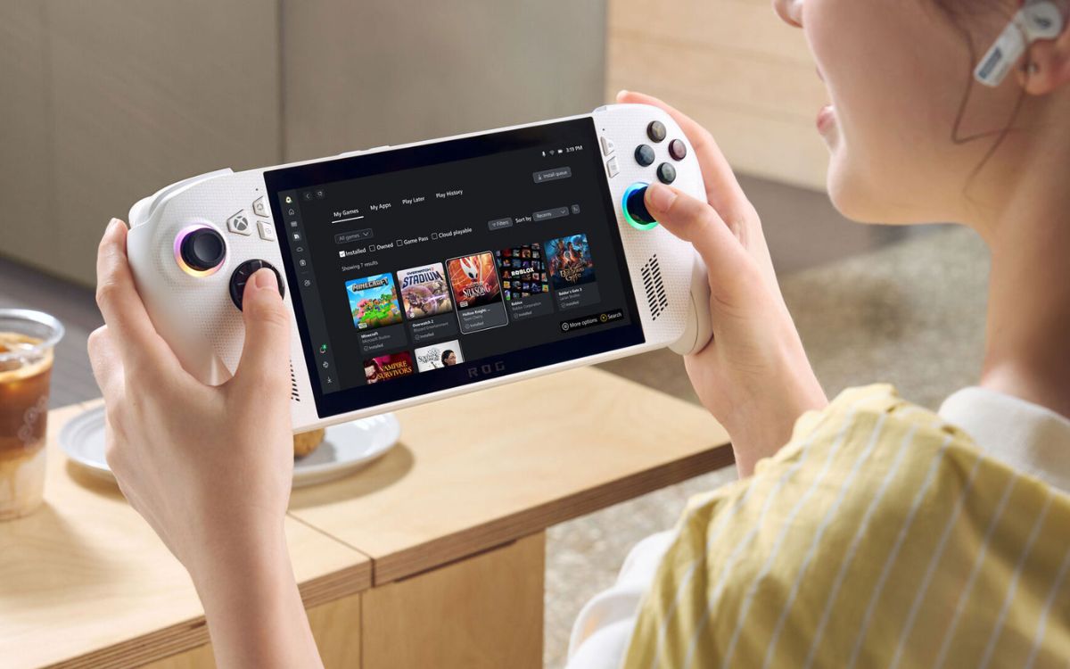 Pessoa jogando o ROG Xbox Ally