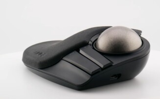 Elecom lança Huge Plus: mouse trackball gigante com bola de 52 mm, 10 botões e conexão sem fio
