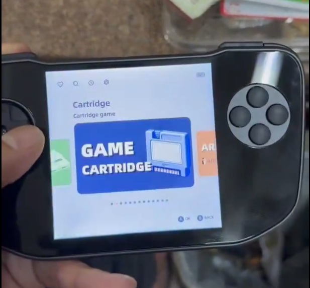 Imagem do novo portátil compatível com cartuchos do GBA