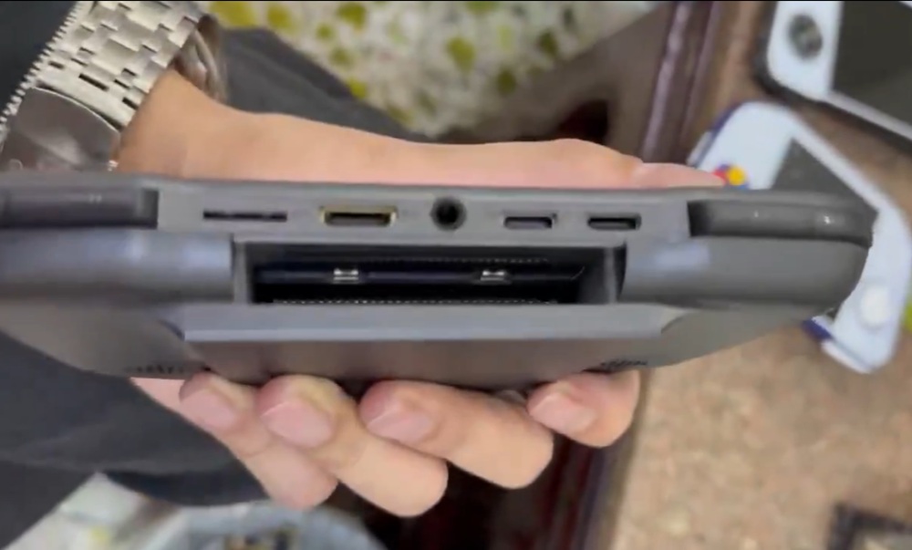 Slot para cartuchos no GameMT E3