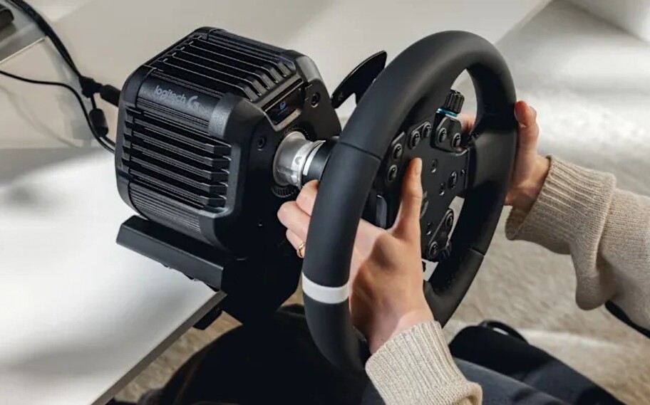 Logitech lança volante RS50 no Brasil