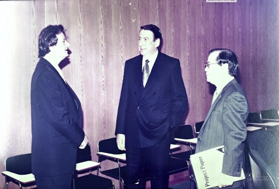 Stefano Arnhold (esquerda) ao lado de David Rosen, da SEGA (no meio)