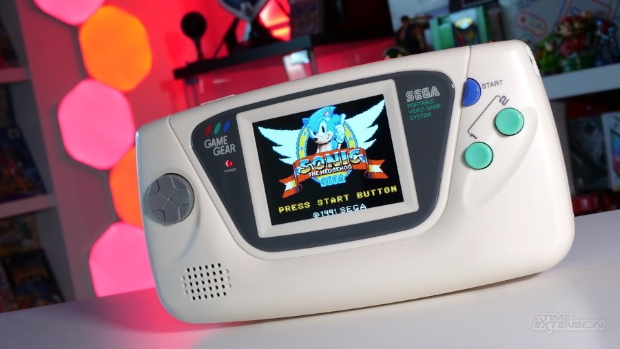 Game Gear com Sonic aberto