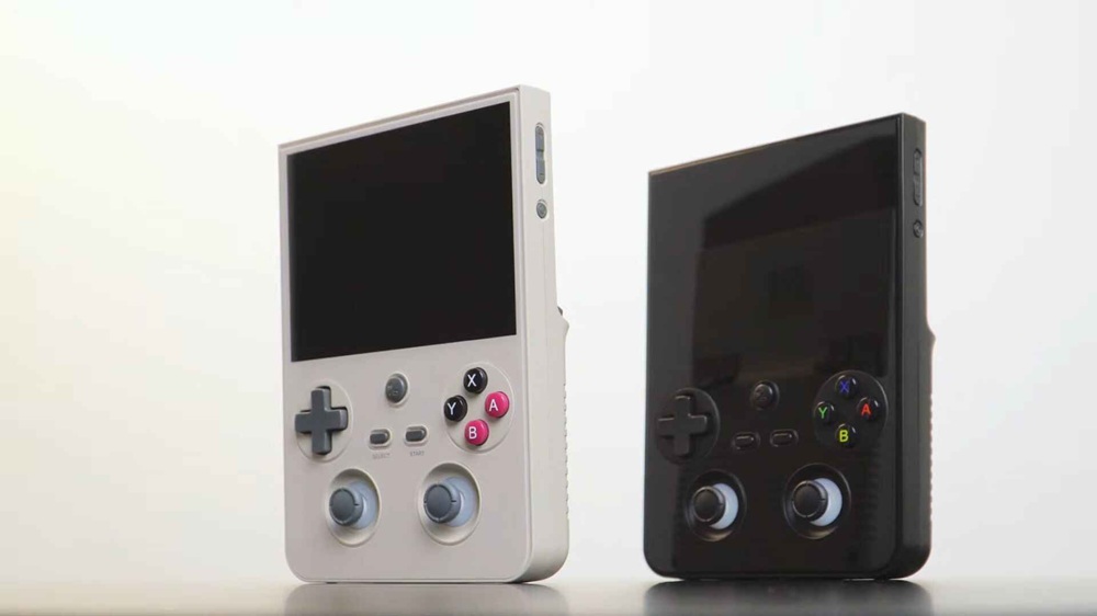 Imagem do Anbernic RG477V em duas cores