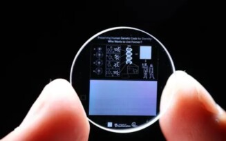 Memória em vidro 5D promete durar 13,8 bilhões de anos e armazenar 360 TB em um disco de 5 polegadas