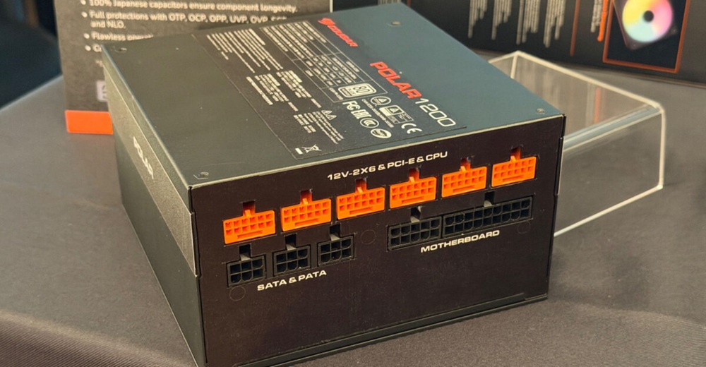 Imagem da fonte Polar V2 no estande da Cougar